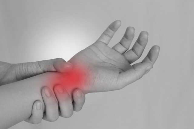 ガングリオンの原因・症状・できやすい部位！痛みやしびれが多い？