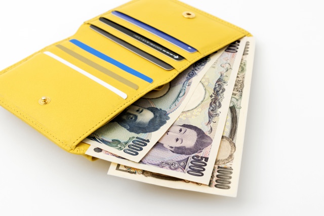 財布の色で金運アップが見込めるのは？お札や小銭の入れ方も重要！